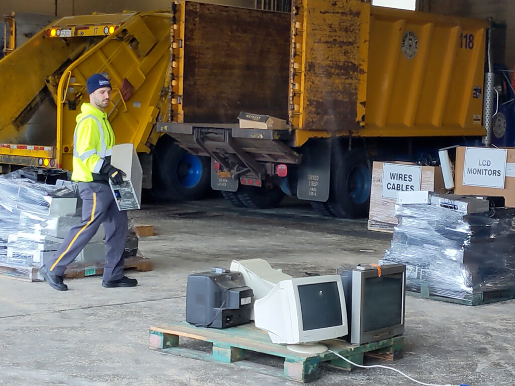 Sanitary District 6’s Shredding & Ecycling Event Draws Well Despite