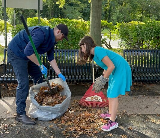 Residents Making A Difference: Cleanup Brightens Hall’s Pond
