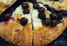 Simply Delicious: Blueberry Flatbread